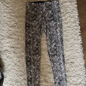 VS sport snake skin leggings